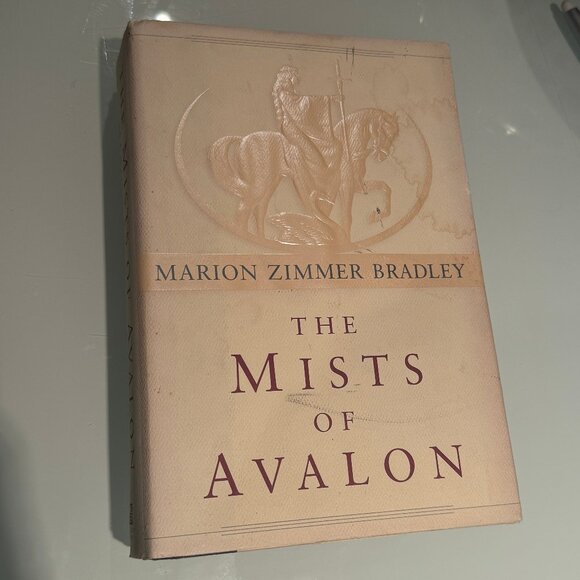 The Mists of Avalon Marion Zimmer Bradley Hardcover Edition Fantasy Mythology - Picture 1 of 3